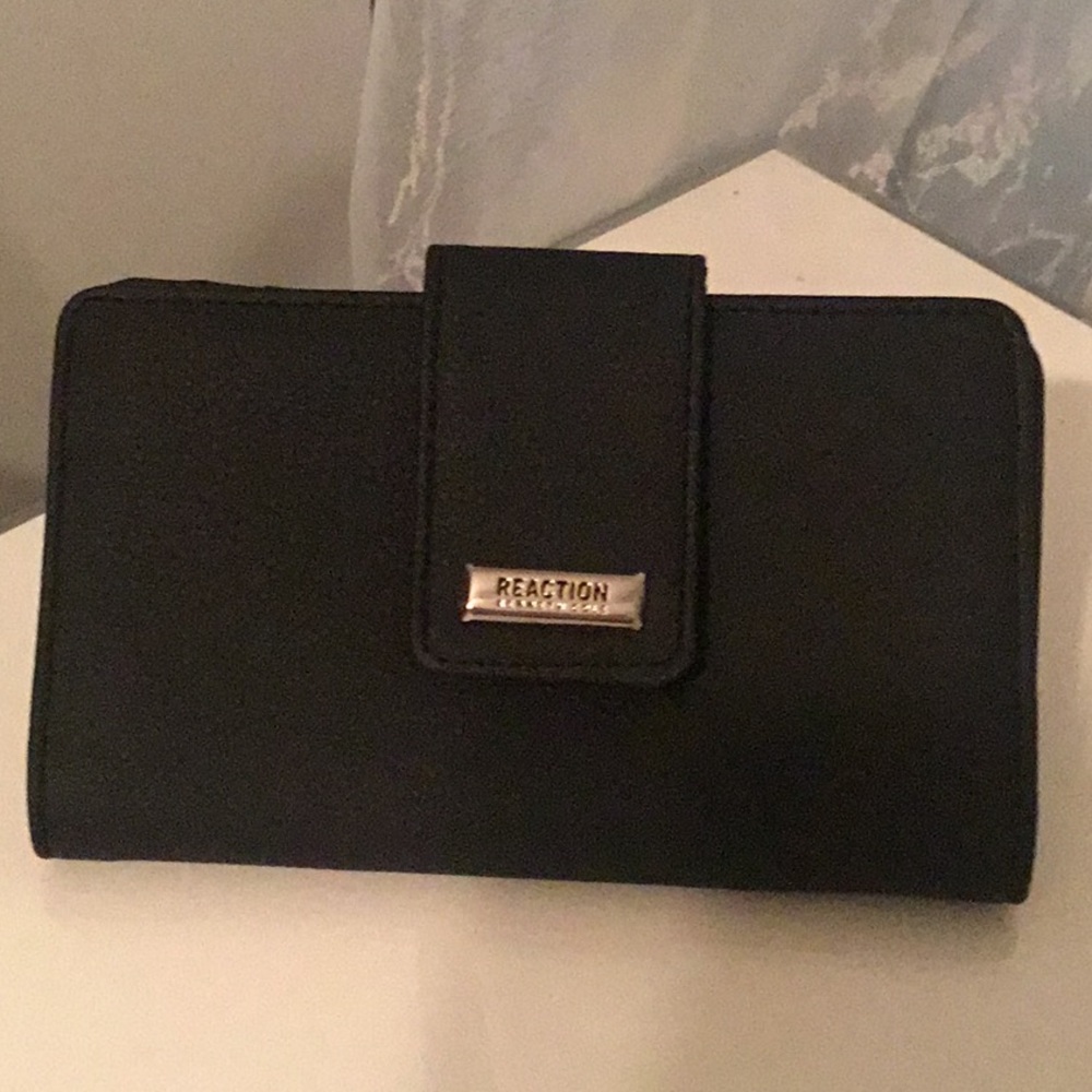 Kenneth Cole Reaction black wallet NWOT